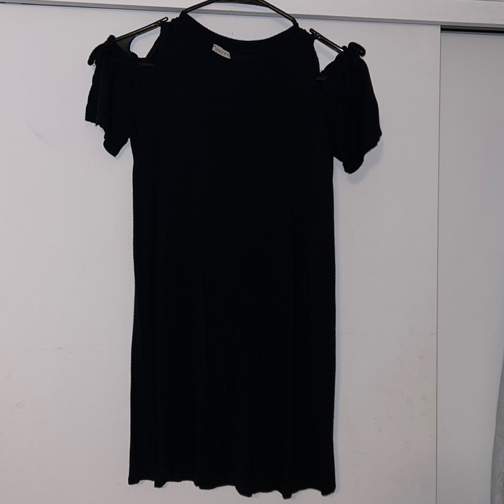 Crown OF Hearts cut out shoulder dress